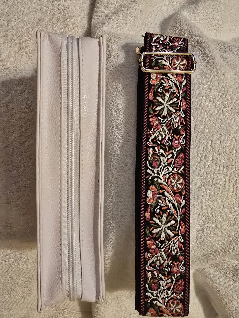 Terrifier Art Crispies Crossbody Bag NWOT Spirit Halloween - Alternate Strap - Picture 3 of 8